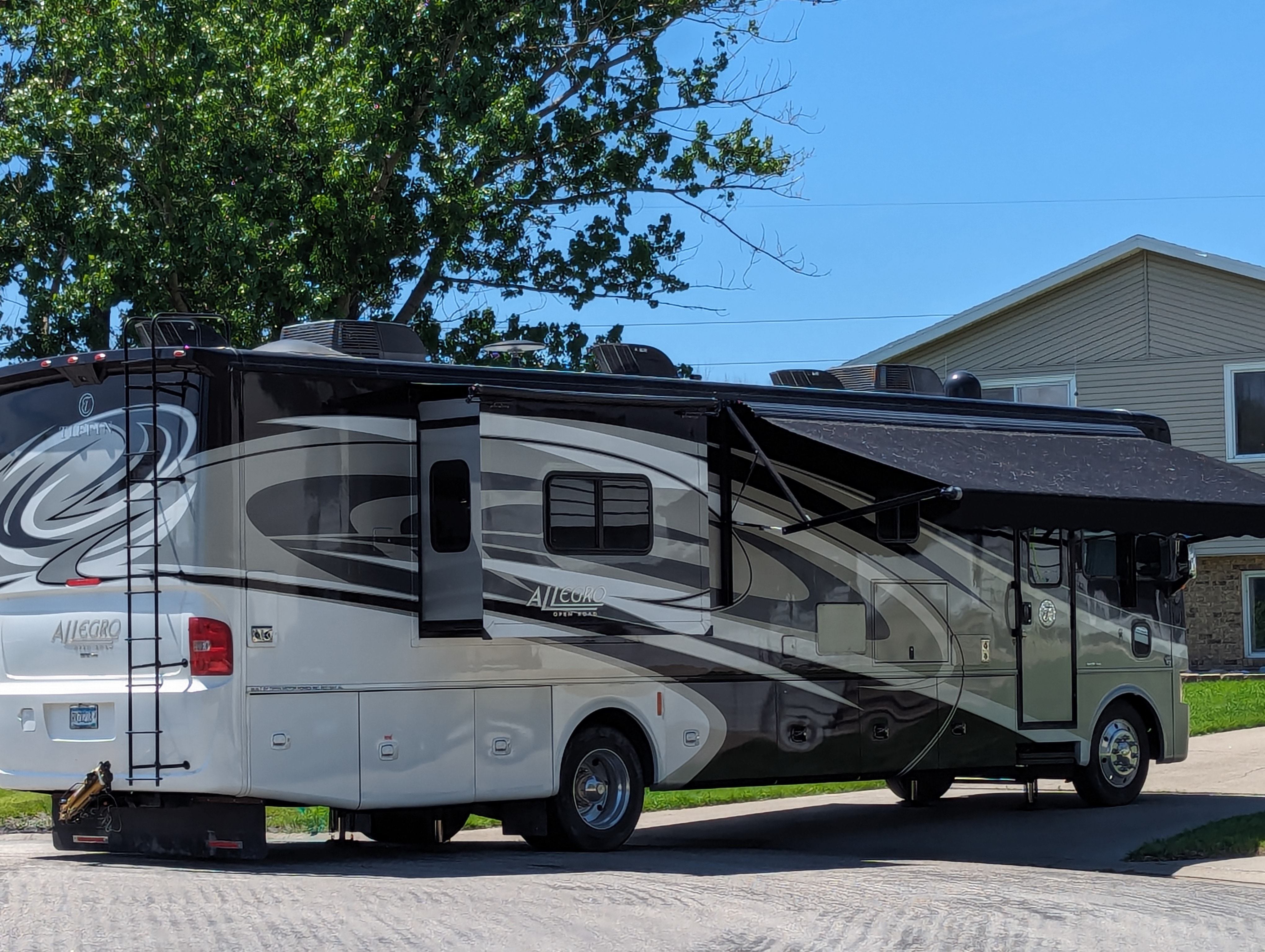 2016 Tiffin Allegro Open Road Exterior
